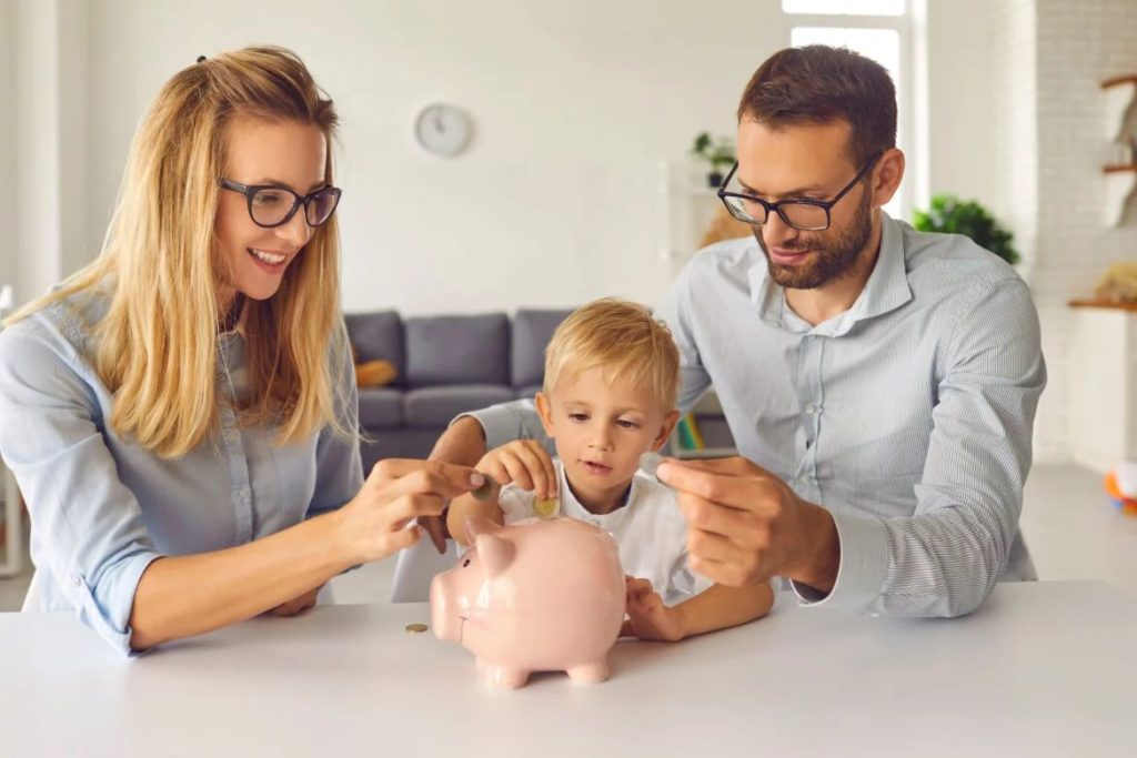 Kinder etwas über Geldmanagement beibringen – ein Umfassender Leitfaden für Eltern
